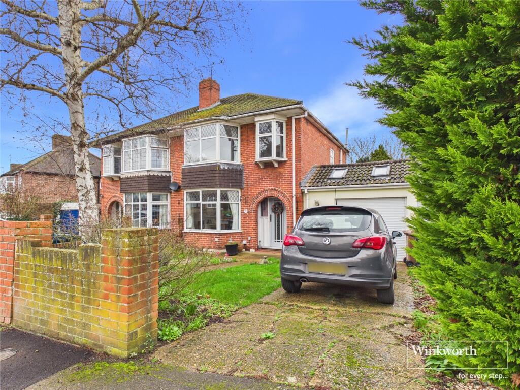 3-bed semi-detached on Chiltern Crescent, Earley, Reading, Berkshire, RG6, £295,000