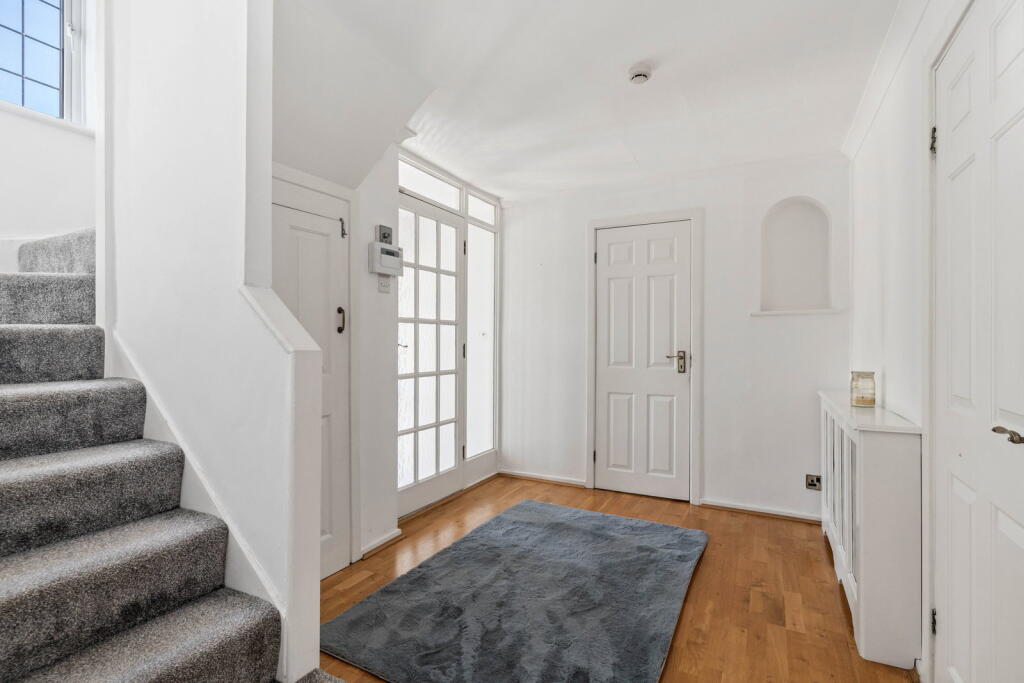 Brookside Crescent, Cuffley, EN6 photo 3