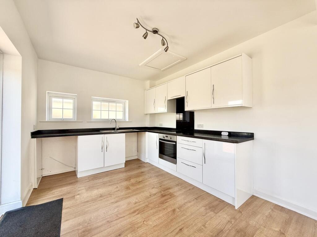 House in Highcliffe-on-Sea, Walkford, Highcliffe and Walkford - View 2