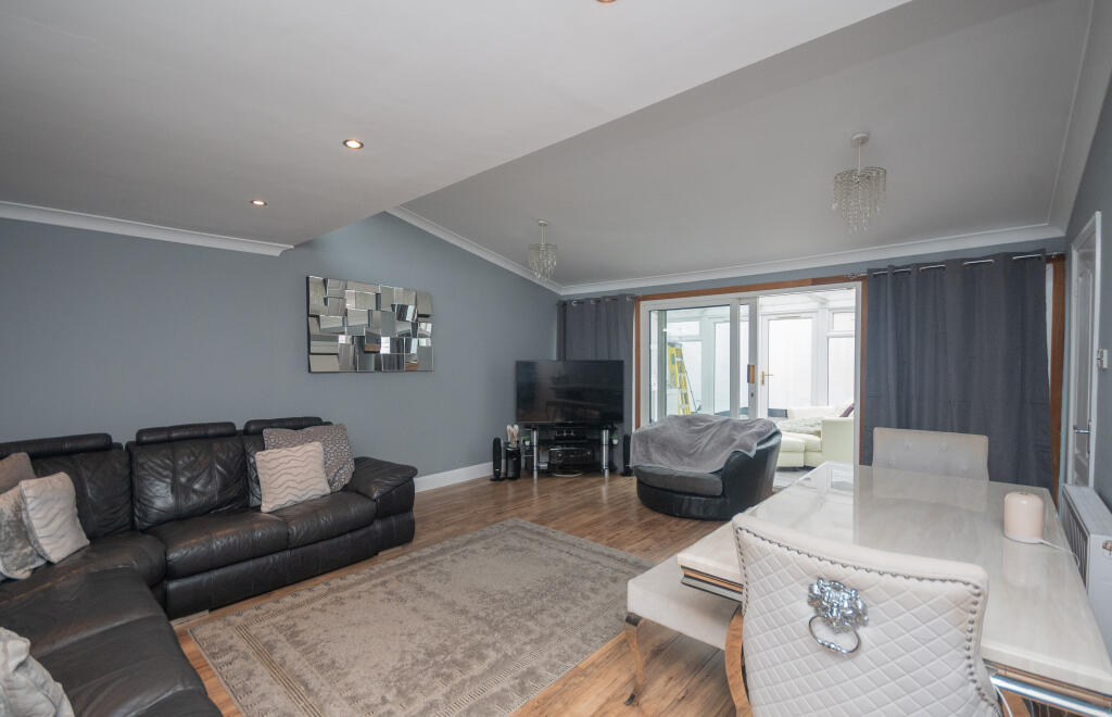 39b Clouden Road, Kildrum, Cumbernauld, North Lanarkshire photo 3
