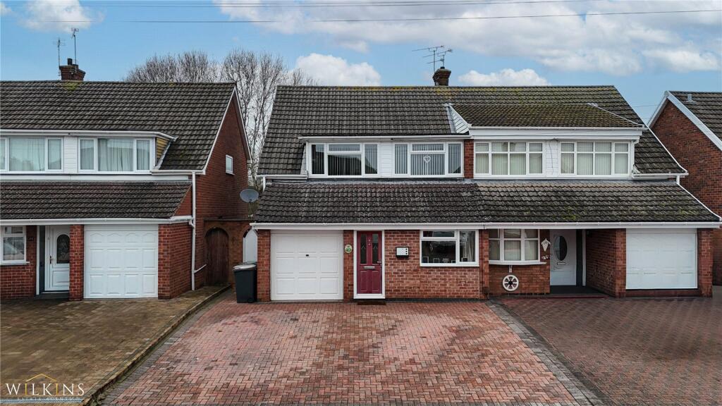 Main image of property: Waltham Crescent, Nuneaton, Warwickshire, CV10