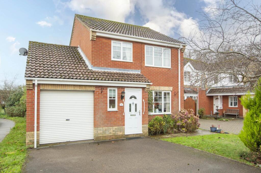 3-bed detached on Sharpe Way, Ormesby St Margaret, £280,000