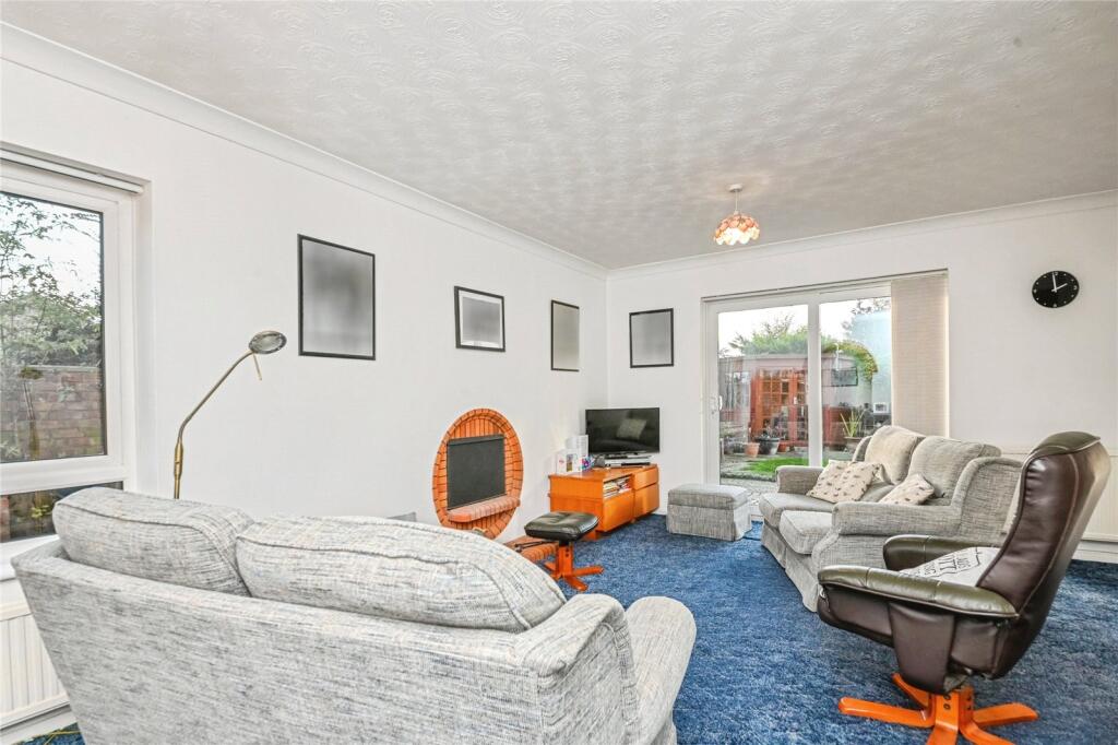 Stonham Avenue, Clacton-on-Sea, Essex, CO16 photo 4