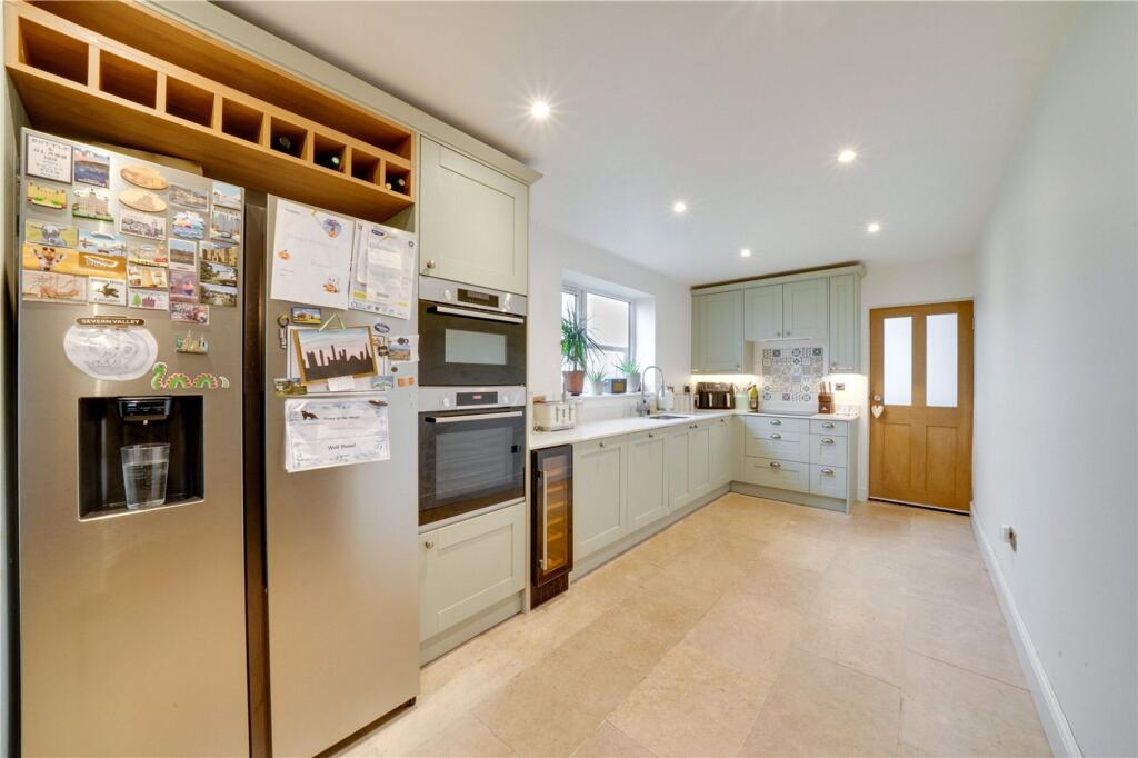 St. Dunstans Lane, Rochford, WR15 photo 3
