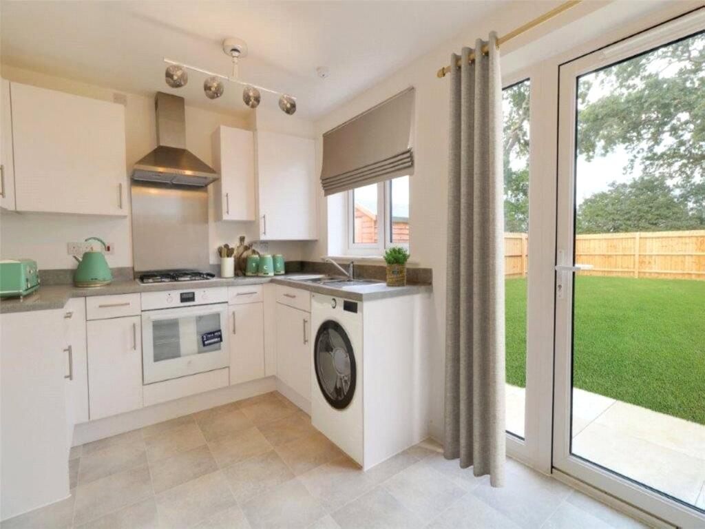 Thorpe Close, Stone Cross, Pevensey, East Sussex, BN24 photo 2