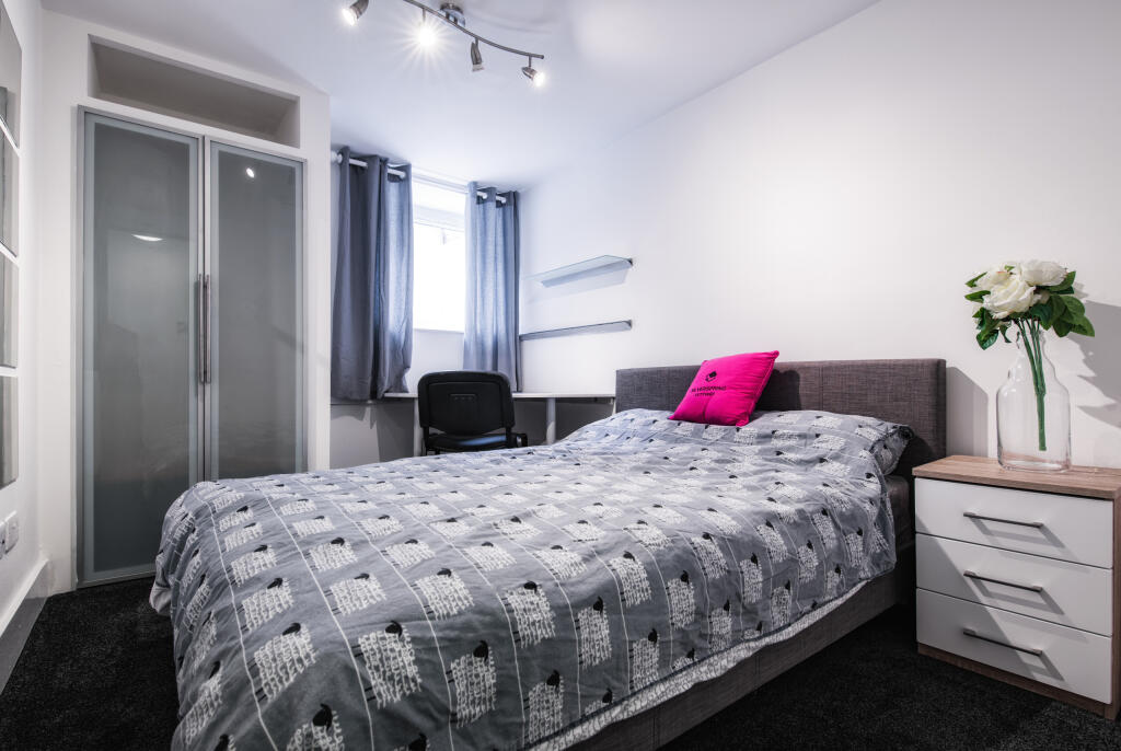 8 bedroom terraced house for rent