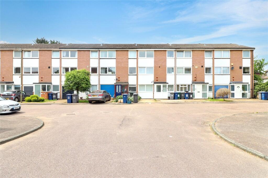 Oxford Gardens, Whetstone, London, N20 - More