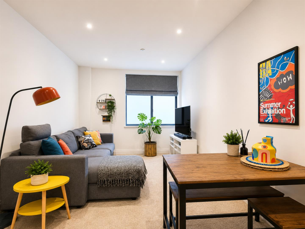Apartment in Hemel Hempstead, The Image - View 2