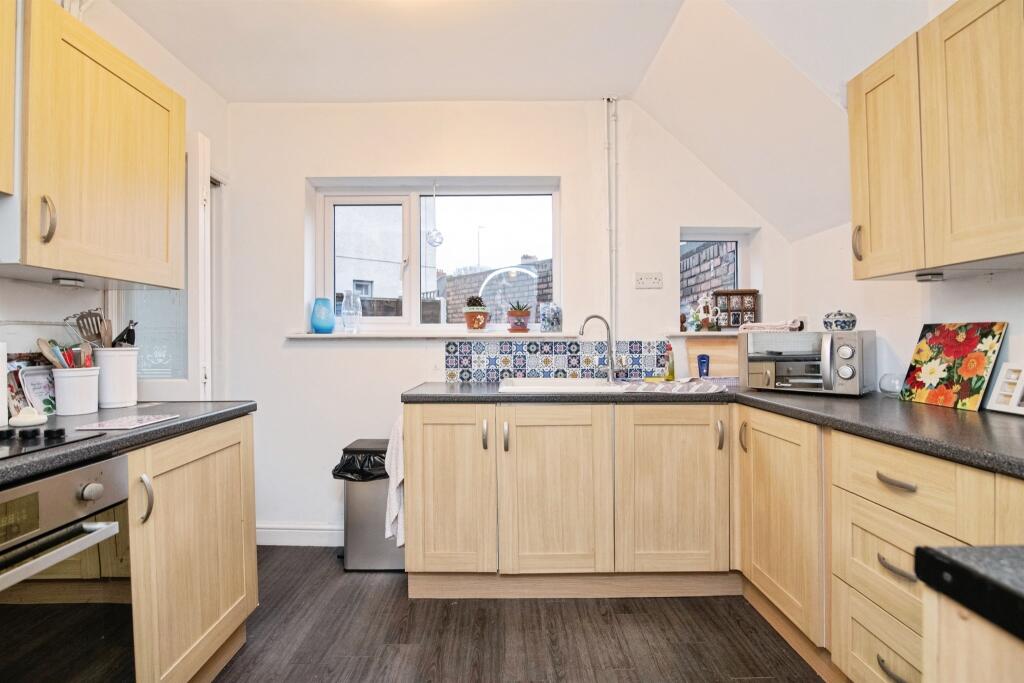 House in Dudley, West Midlands - View 3