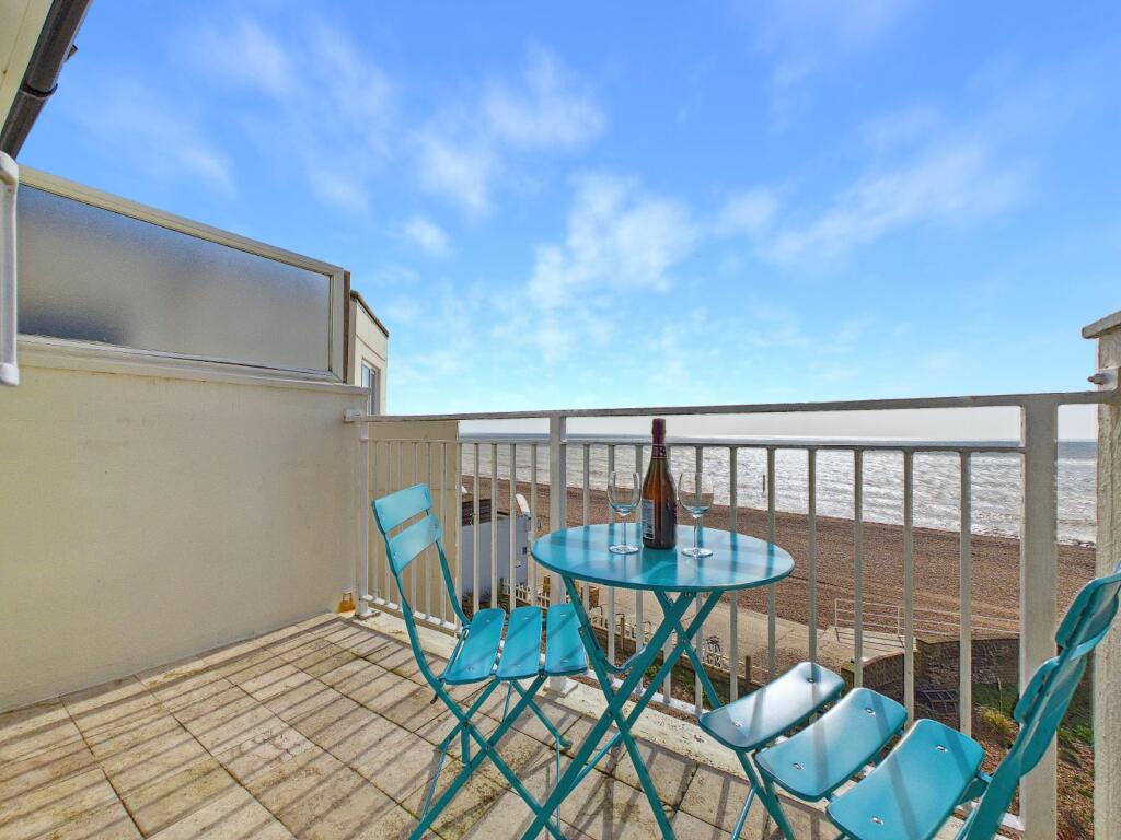 Apartment in Folkestone, Golden Valley, Sandgate - View 6