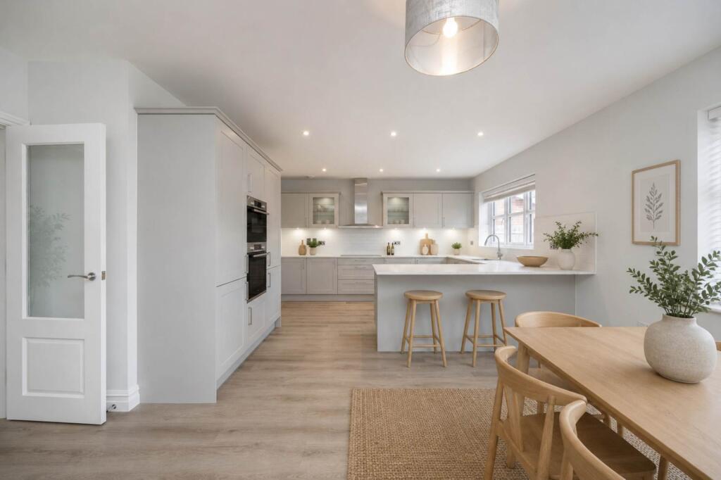 House in Horsham, Two Mile Ash, Southwater - More