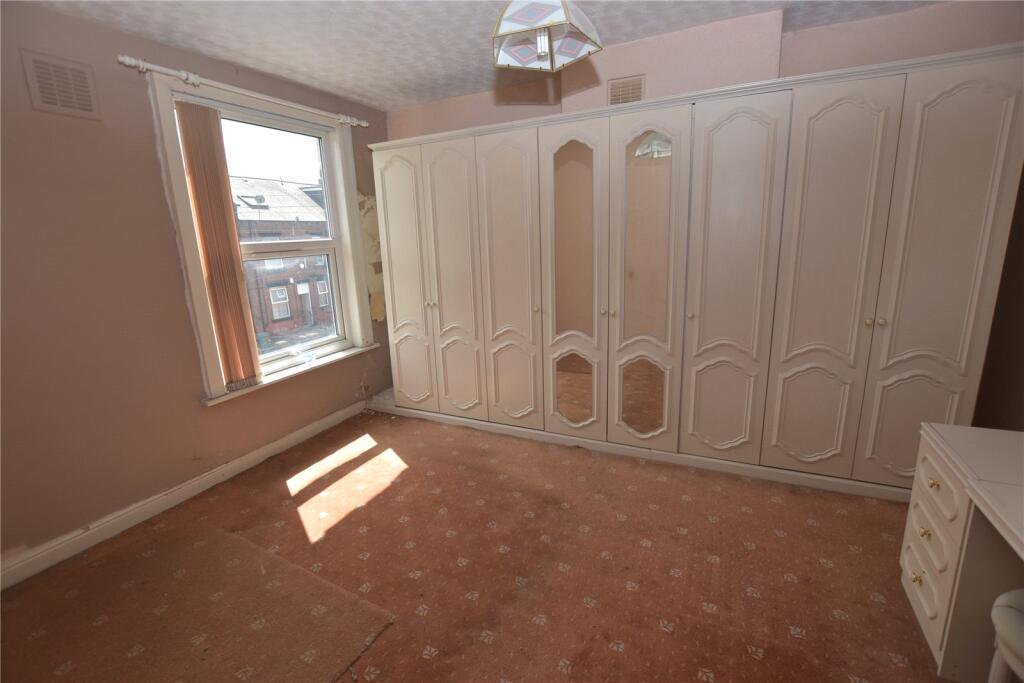 House in Leeds, West Yorkshire - View 4