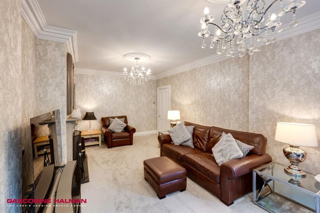 Victoria Close, Bramhall, SK7 - View 3
