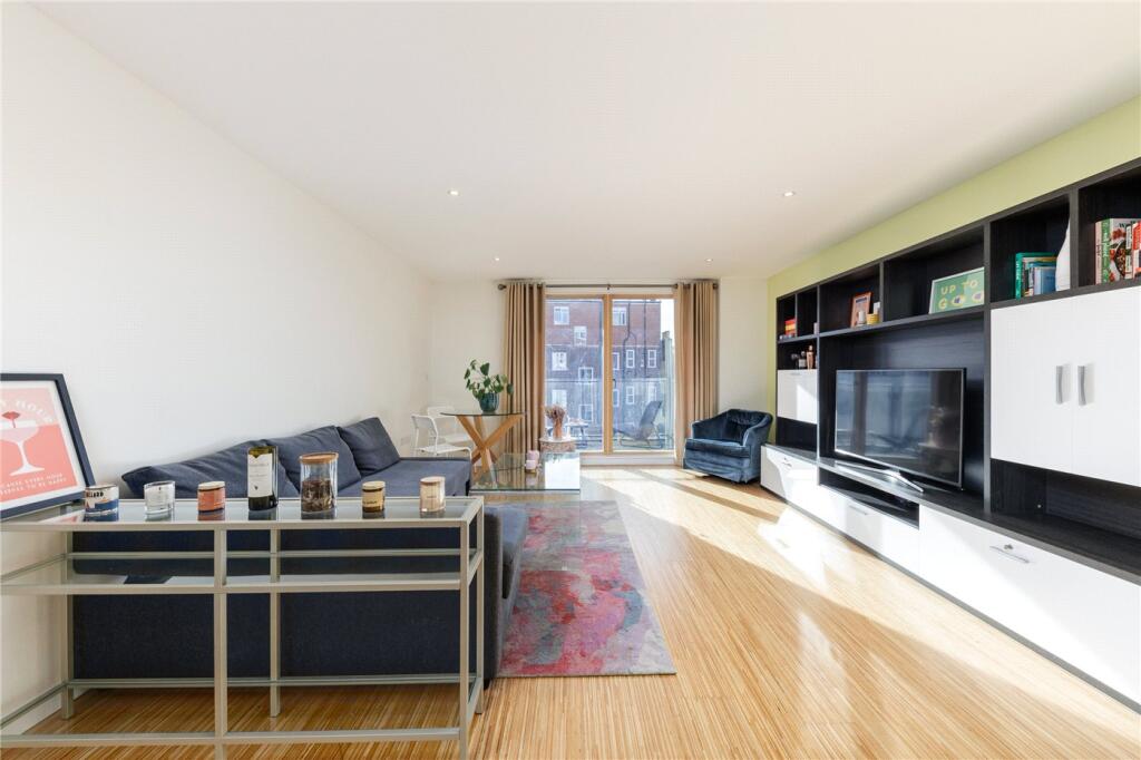1-bed flat on Wingate Square, London, SW4, £550,000