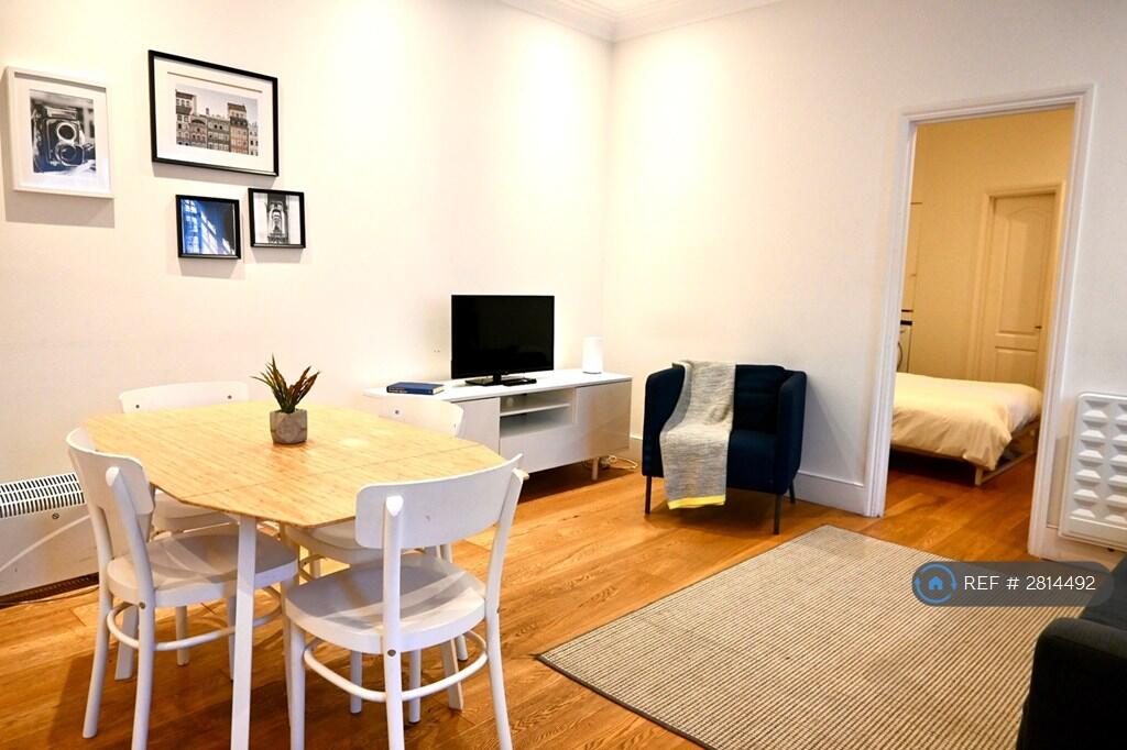 Main image of property: St Peters Street, London, N1