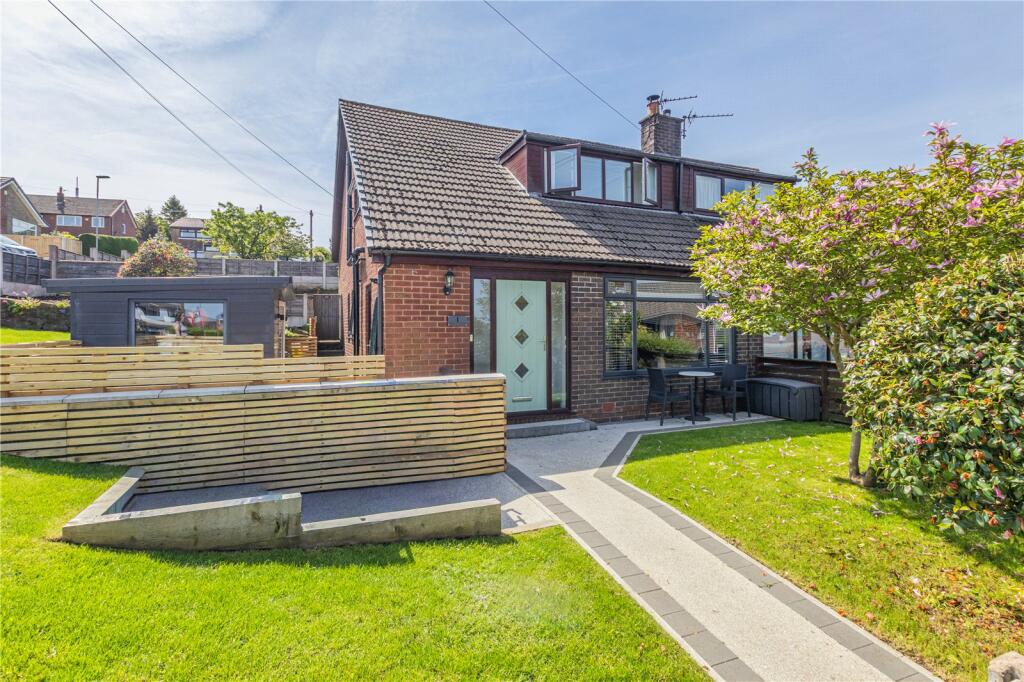 Main image of property: Holcombe View Close, Oldham, Greater Manchester, OL4