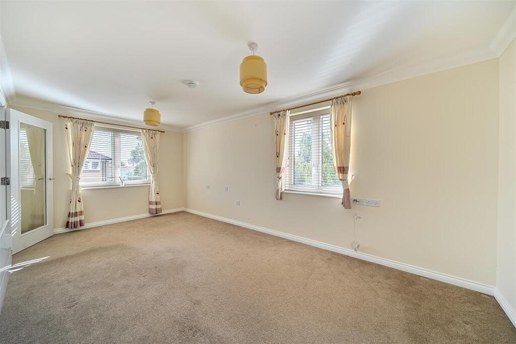 Apartment in Rushmoor, Farnborough Town Centre, Farnborough - View 2
