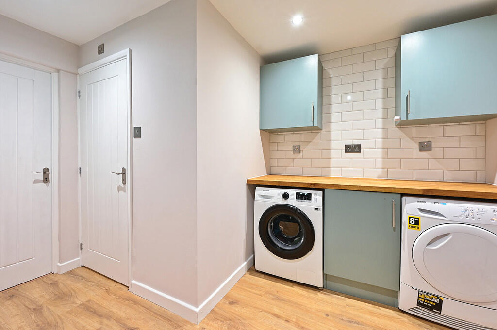 House in Blackwater, Darby Green, Yateley - View 5