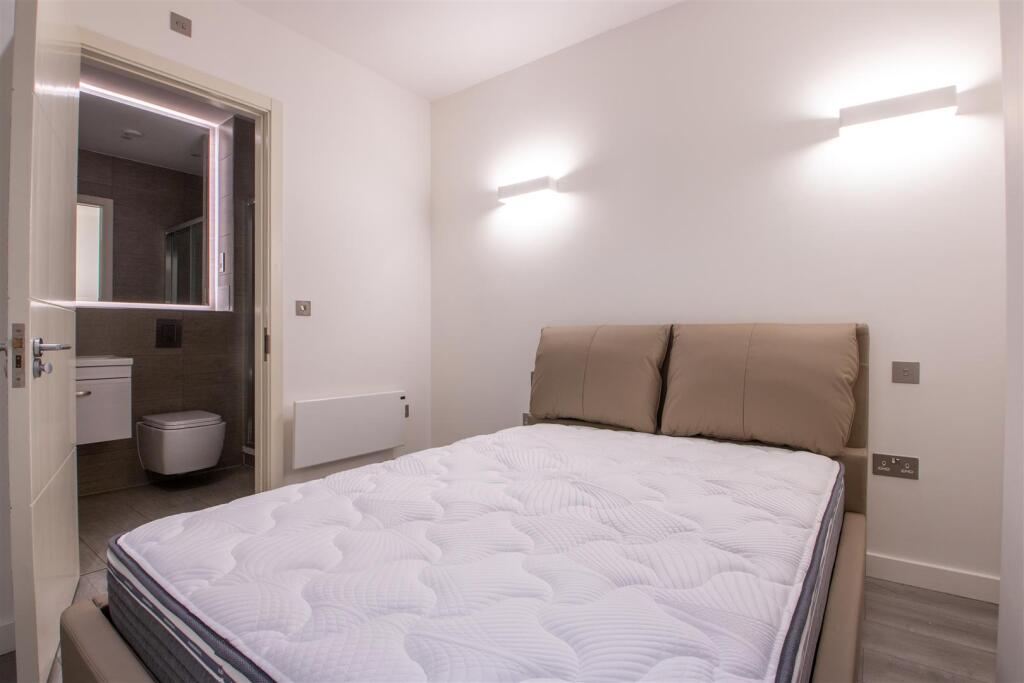 Apartment in Milton Keynes - View 5