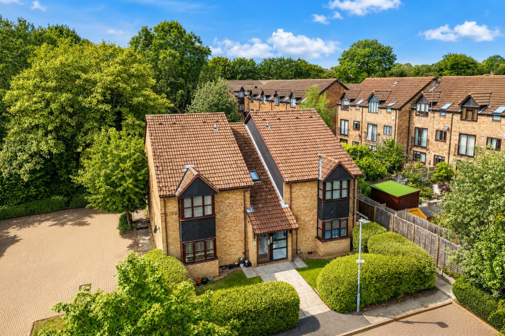 Main image of property: The Larches, Milford Close, St. Albans, Hertfordshire, AL4