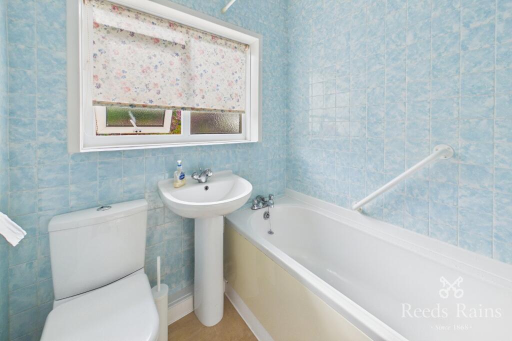 House in Sheffield, Deer Park, Wisewood - More