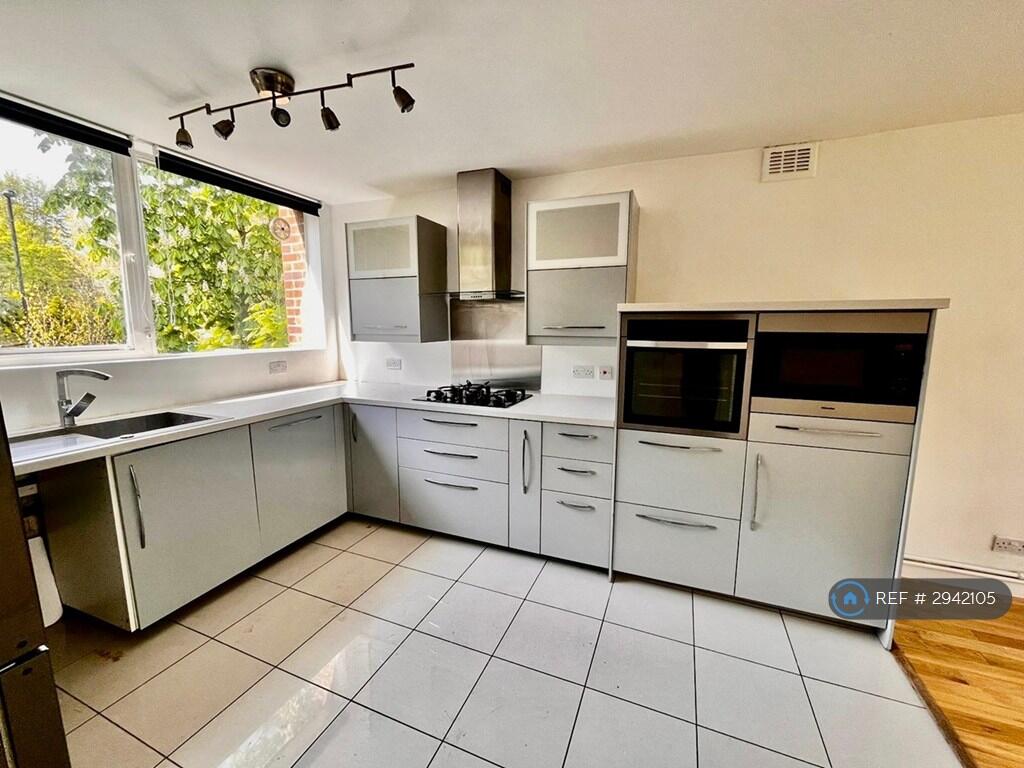 Main image of property: Carlton Court, London, SE19