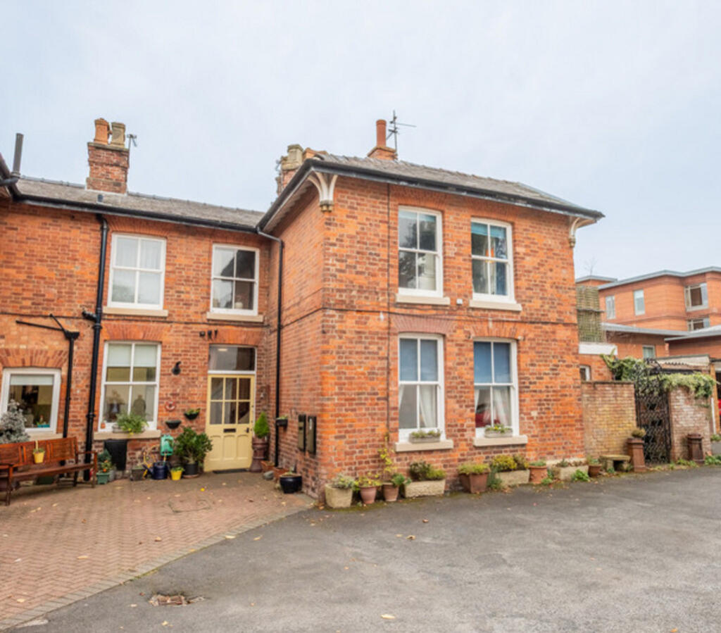 Main image of property: 10 Clifton Drive, Lytham, FY8