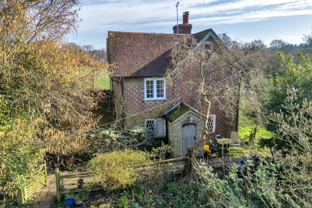 Main image of property: 1 Rosemeadow Cottages, Risden Lane, TN18