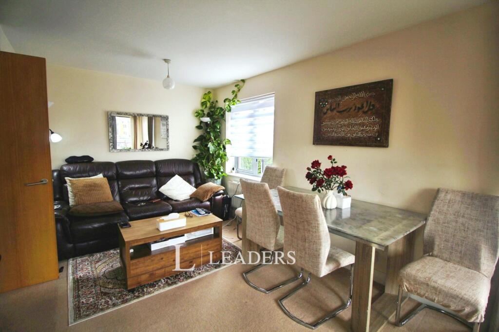 Apartment in Milton Keynes, Broughton Local Shops, Broughton - More