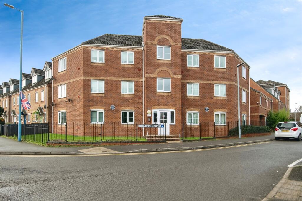 2-bed flat on Thunderbolt Way, Tipton, £120,000