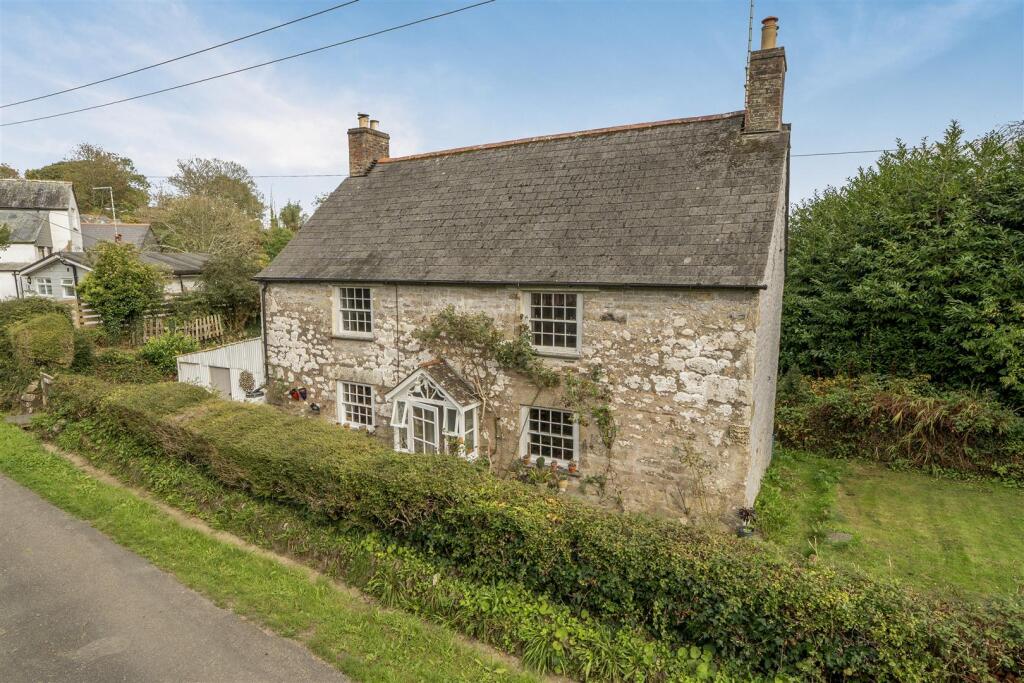 3-bed detached on Mawgan, Helston, £510,000