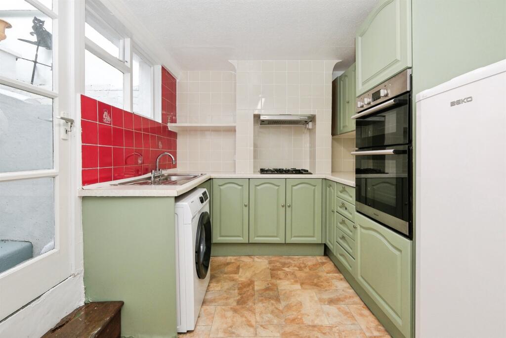 House in Brighton, Round Hill - View 5