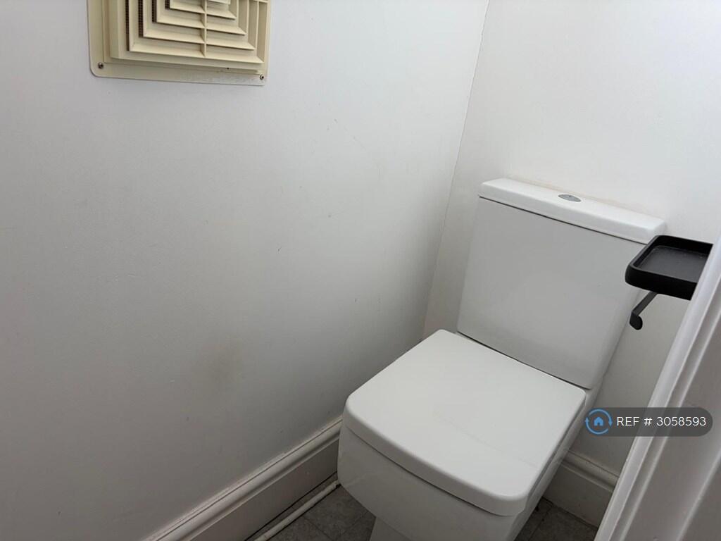 Apartment in Stockport - View 4