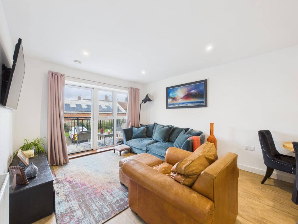 Pitcher Lane, Ashford, Surrey, TW15 photo 2