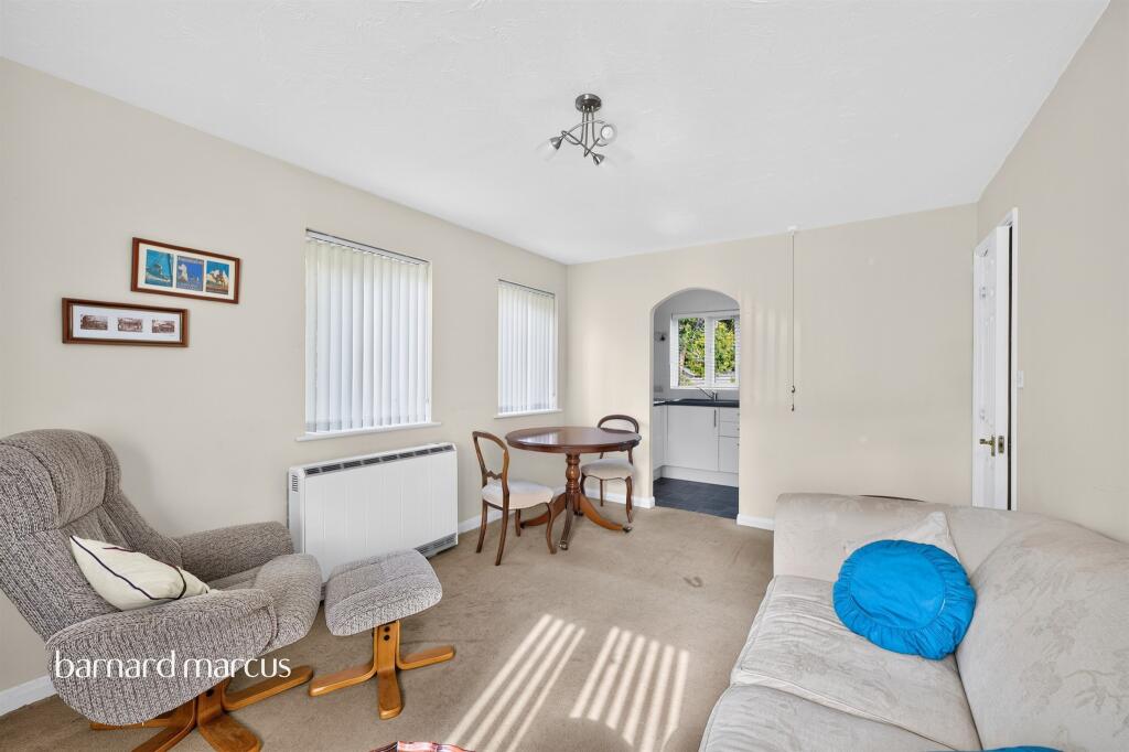 Apartment in Redhill - View 4