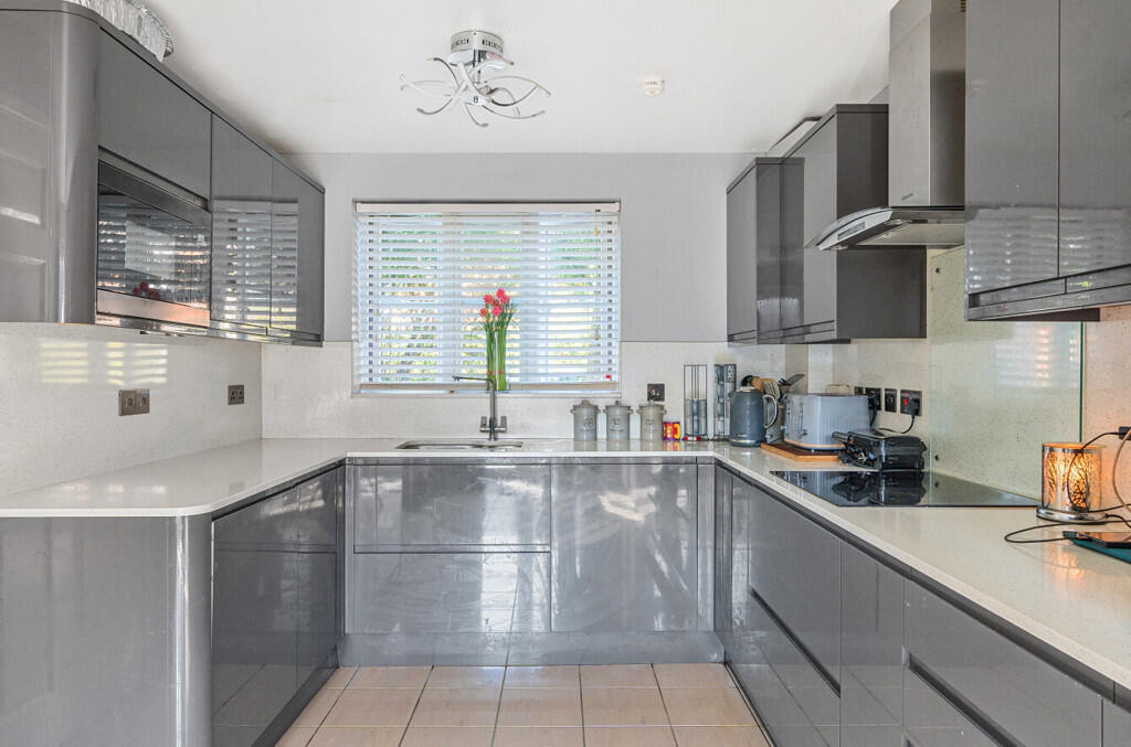 Voyager Drive, Swindon, Wiltshire photo 4