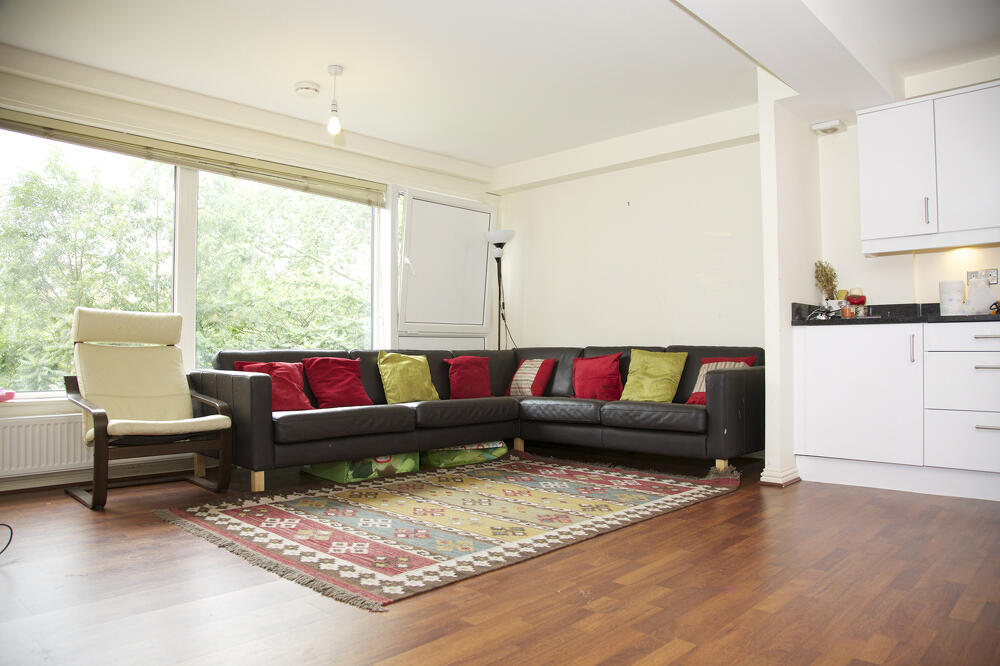 Main image of property: Elm Grove, SW19: 2 bed 1 rec 1 bath 