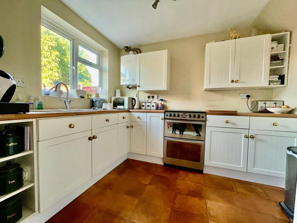 Springfield Gardens, Deanshanger, Milton Keynes, MK19 photo 3