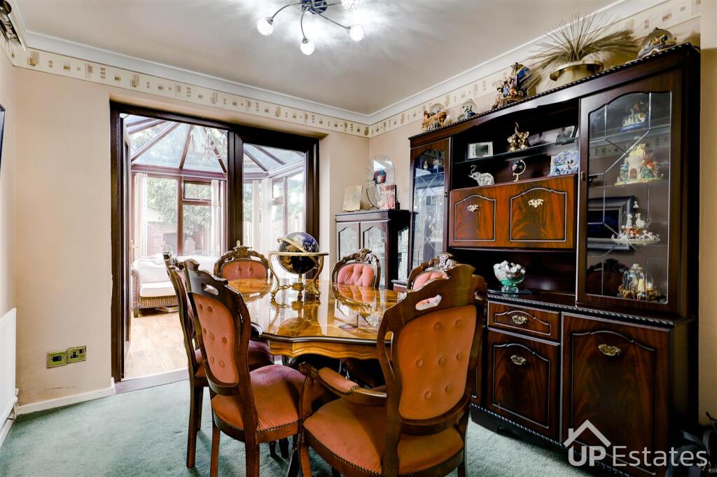 House in Nuneaton and Bedworth, Warwickshire - View 5