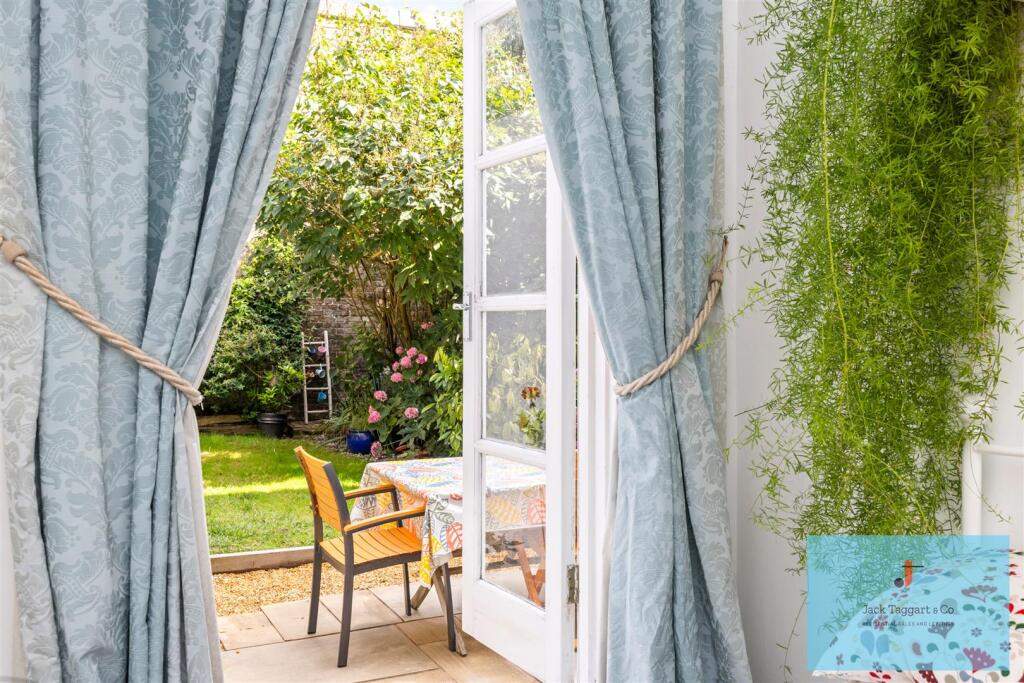Westbourne Villas, Hove photo 4