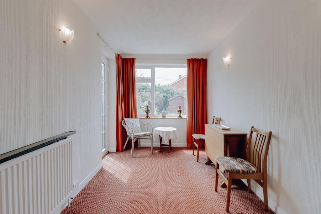 House in Hertsmere, Hertfordshire - More
