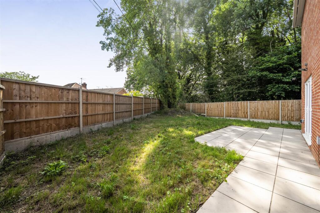 Canes Lane, Lindford photo 4