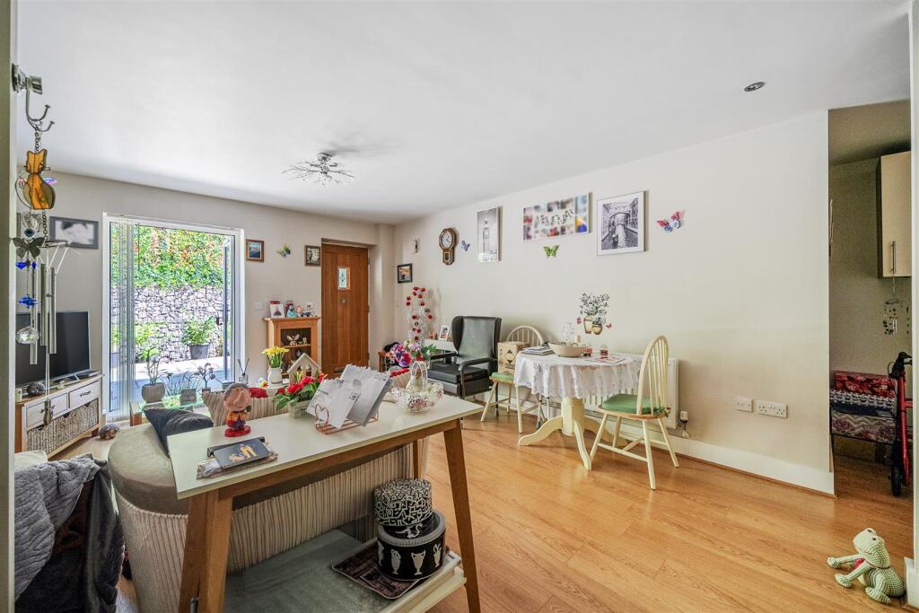 Apartment in Reading, Caversham - View 5