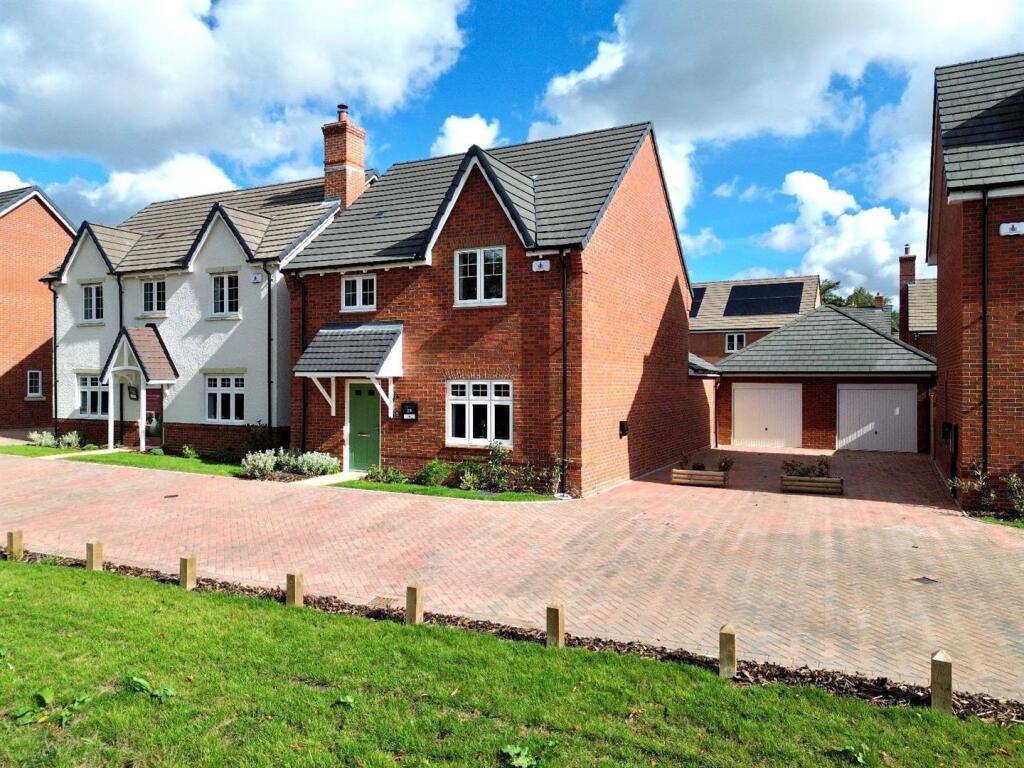 3-bed detached on Edwin Gee Road, Kenilworth, £559,995