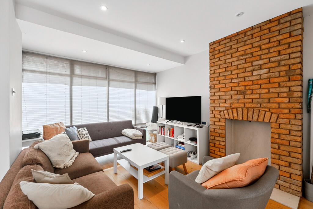Main image of property: Penhurst Place, Carlisle Lane, London, SE1