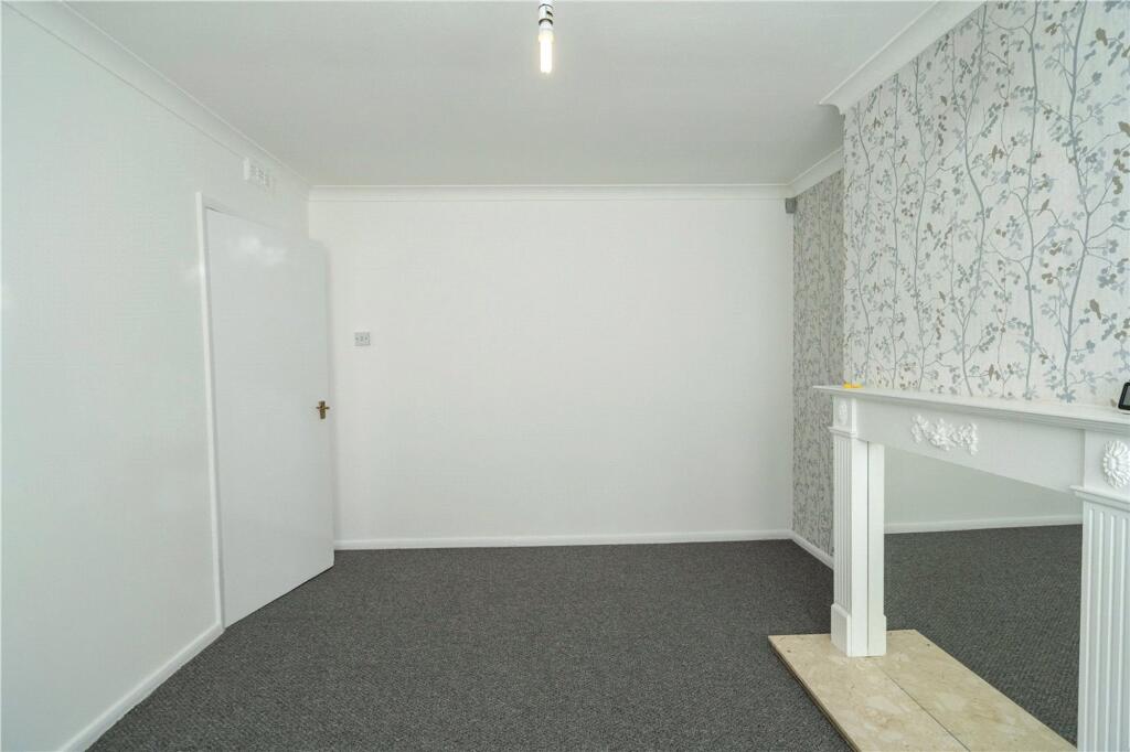Edge Avenue, Grimsby, DN33 photo 2