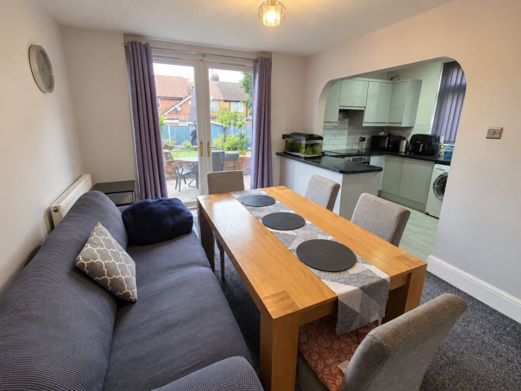 House in Luton - View 4