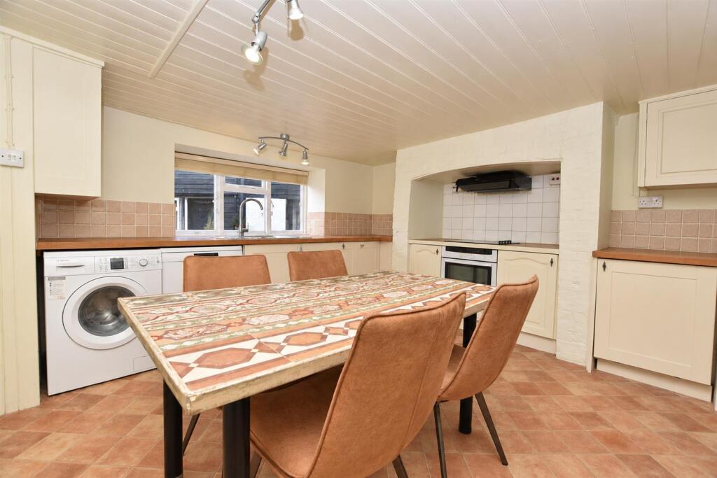 House in Thornborough, Lower End - More