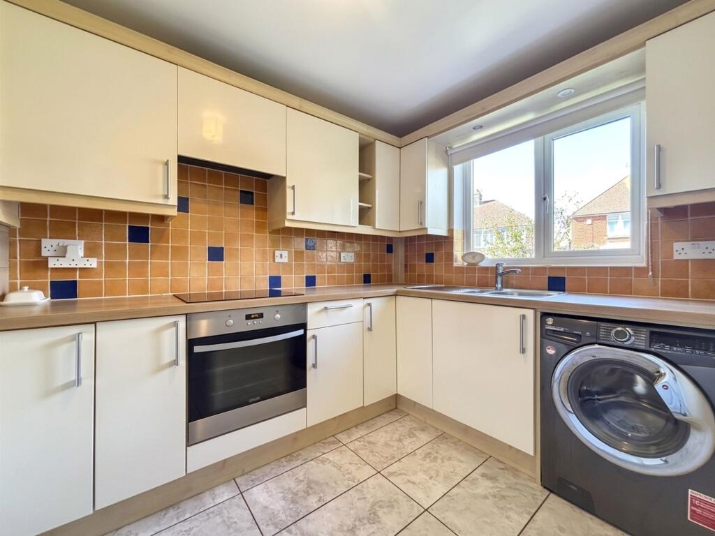 Canterbury Road, Willesborough, TN24 photo 3