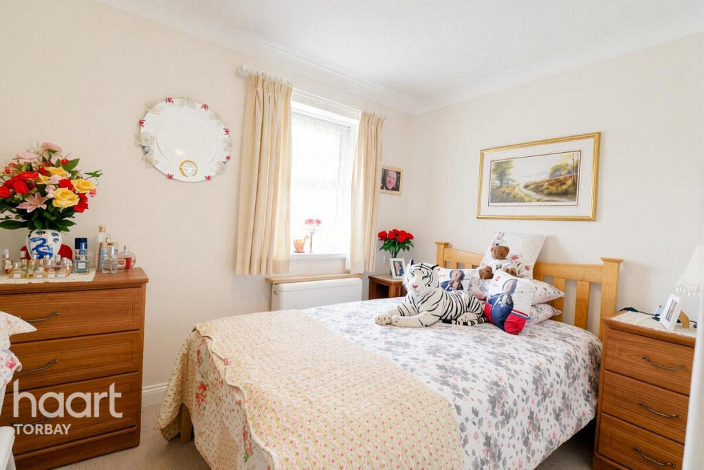 Apartment in Torquay, Torbay - View 3
